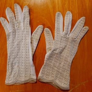 Vintage White Lace Gloves, Size  Small